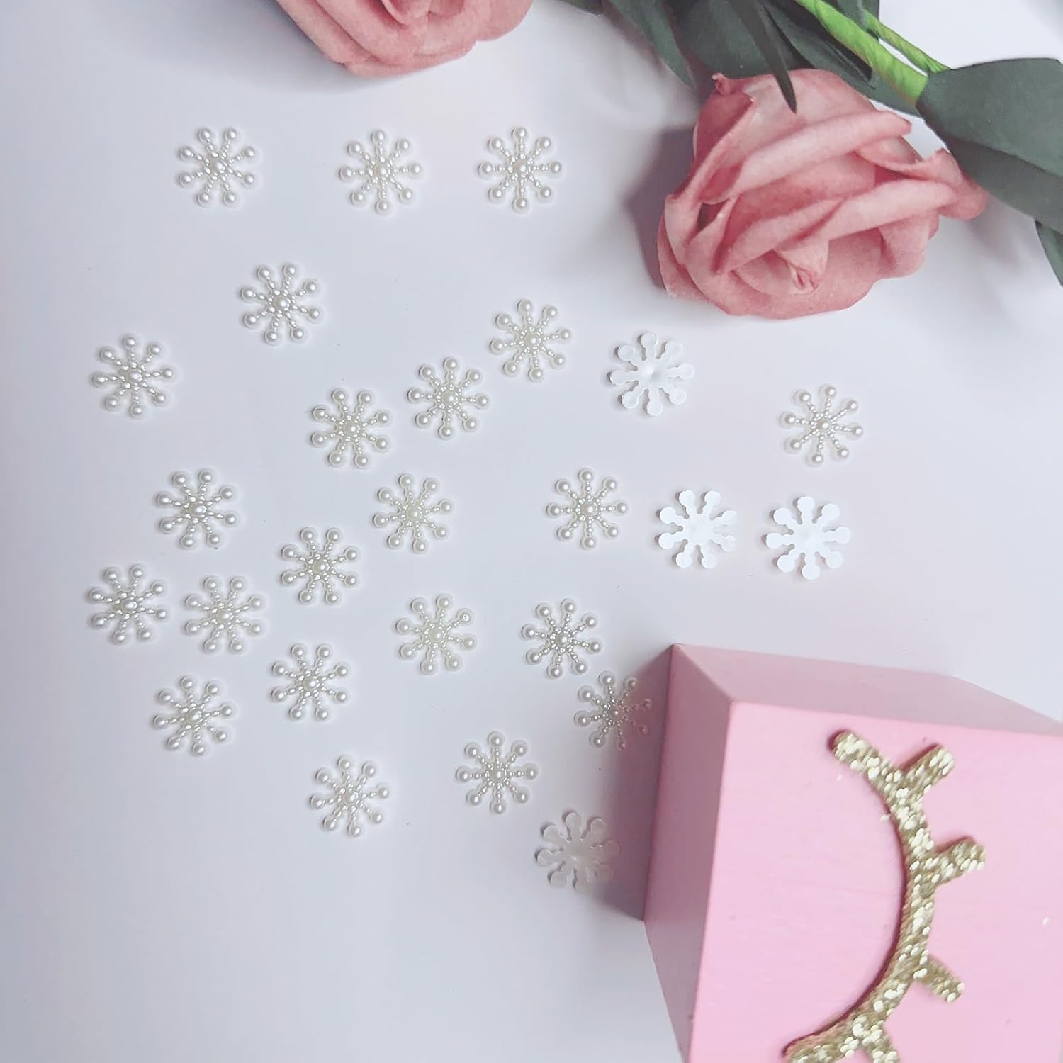 200 PCS Resin Christmas Snowflakes Decorations