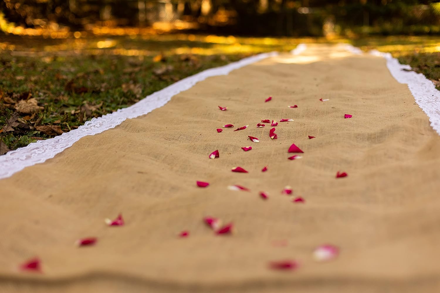 AAYU Burlap Aisle Runner 40 x 30ft with Ivory Lace