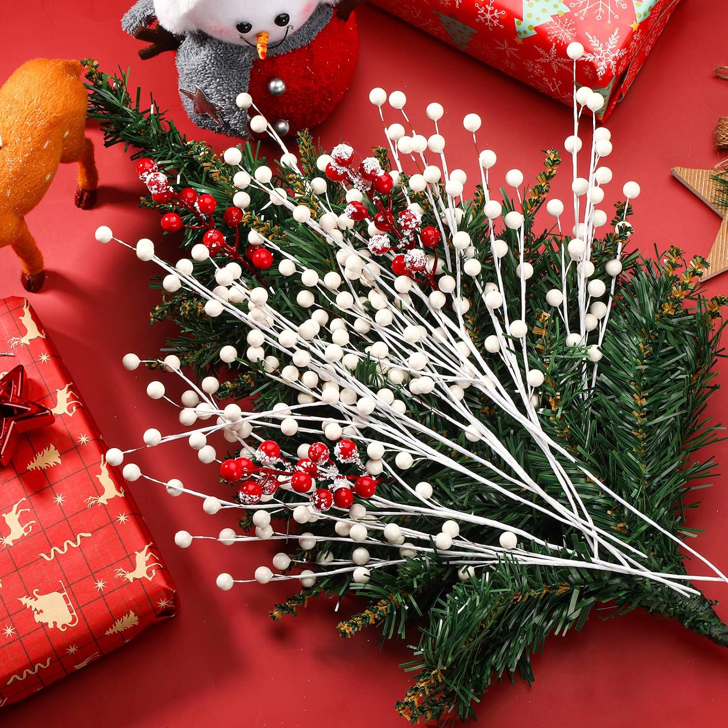 Tatuo 20 Piece Artificial Holly Berry Stem Set