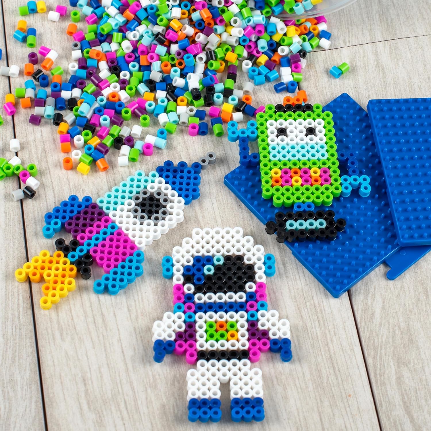 Perler 80-42994 Fused Bead Activity Bucket with 5004 Pieces